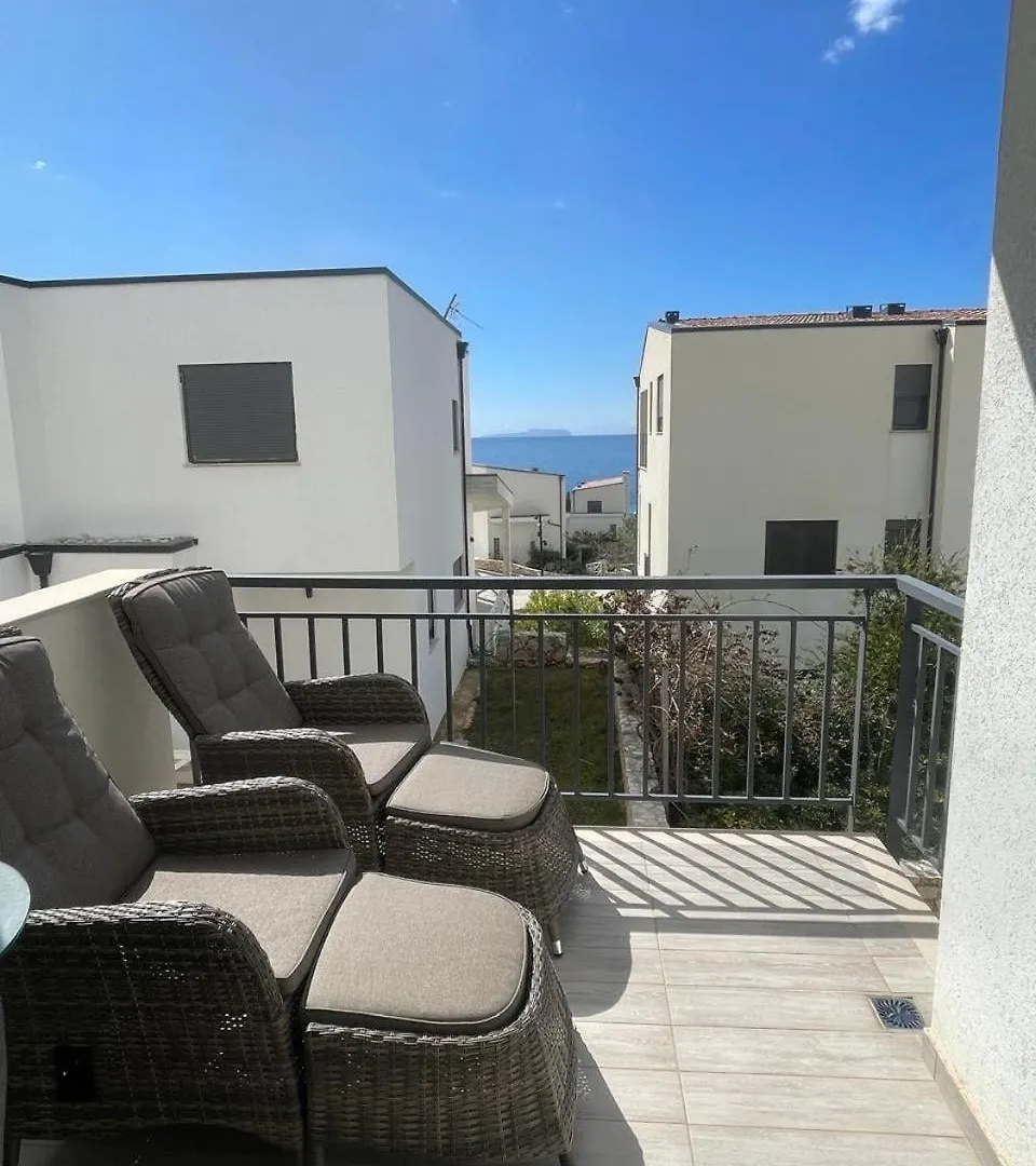 פאלאסה Miar Seaside Apartment Dhermi 0*,  אלבניה